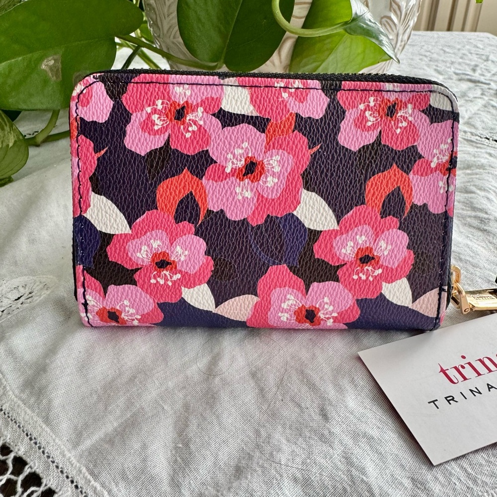 Trina Turk Floral Wallet NWT ABOUT 5”x 3.5” - Picture 2 of 5